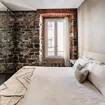 Romantic Chic By Quokka 360 - Charming Historic In Center Apartmán